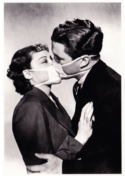 The Protected Kiss - Postkarte