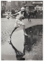 Sprung über Pfütze - Postkarte Sprung über Pfütze - Postkarte